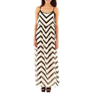 Bisou Bisou  Chevron Maxi Dress 👗